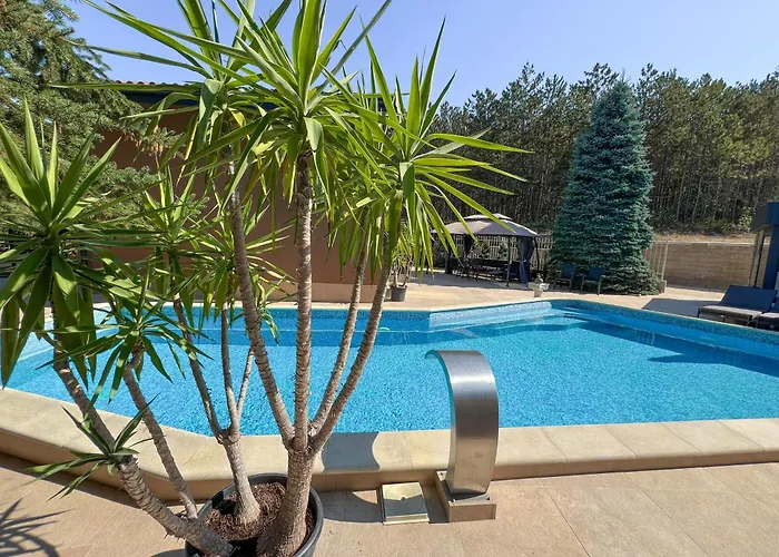 Pino - Villa, Casa, Cucina е Terrazza Гостьовий будинок Албена