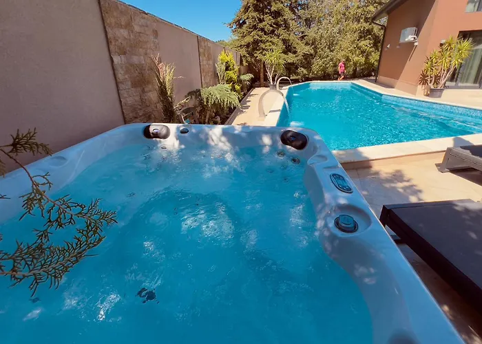 Гостьовий будинок Pino - Villa, Casa, Cucina е Terrazza Албена