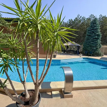 Pino - Villa, Casa, Cucina е Terrazza Gasthuis Albena